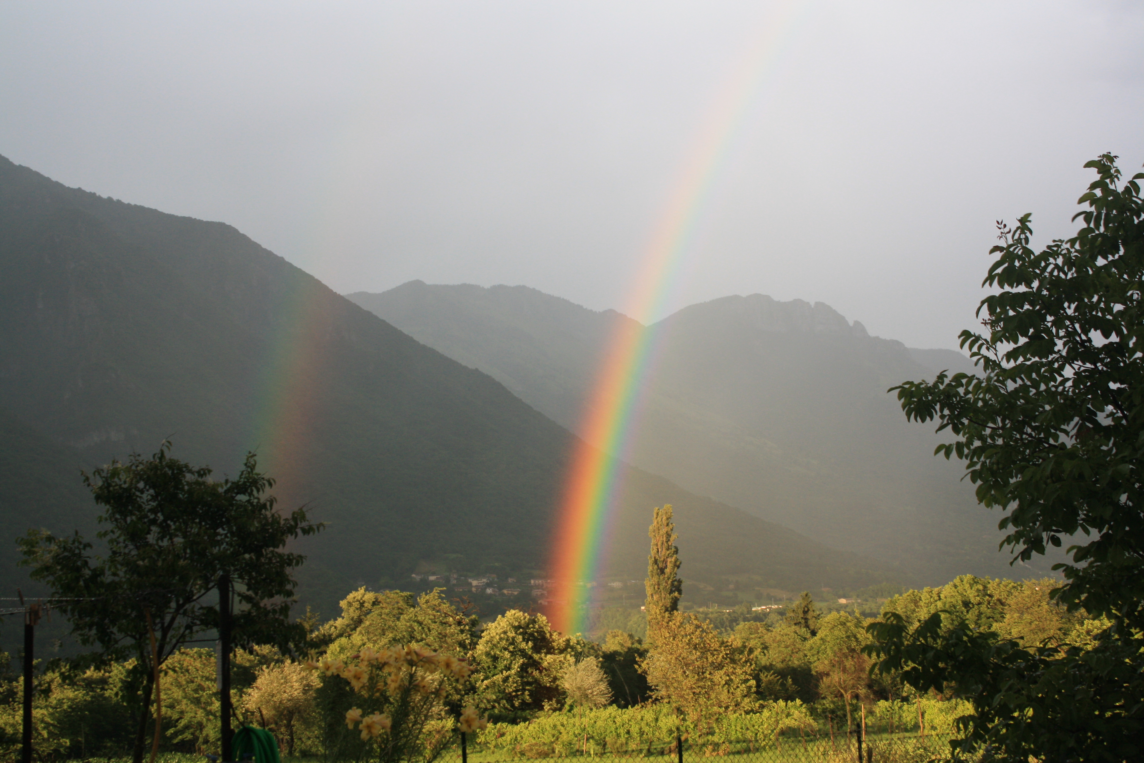 L'arcobaleno prima del tramonto del Sole.